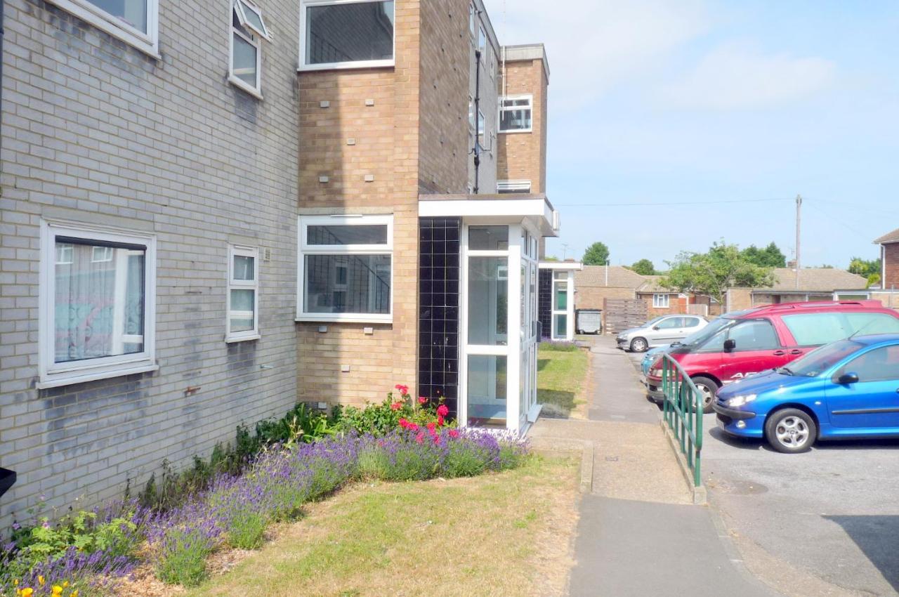 Wentworth Apartment With 2 Bedrooms, Superfast Wi-Fi And Parking Sittingbourne Dış mekan fotoğraf