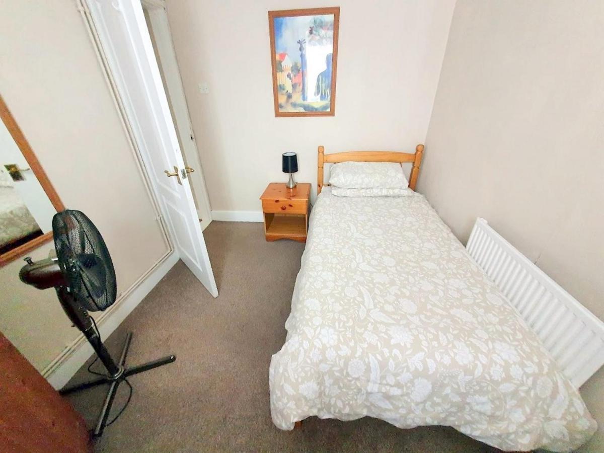 Wentworth Apartment With 2 Bedrooms, Superfast Wi-Fi And Parking Sittingbourne Dış mekan fotoğraf
