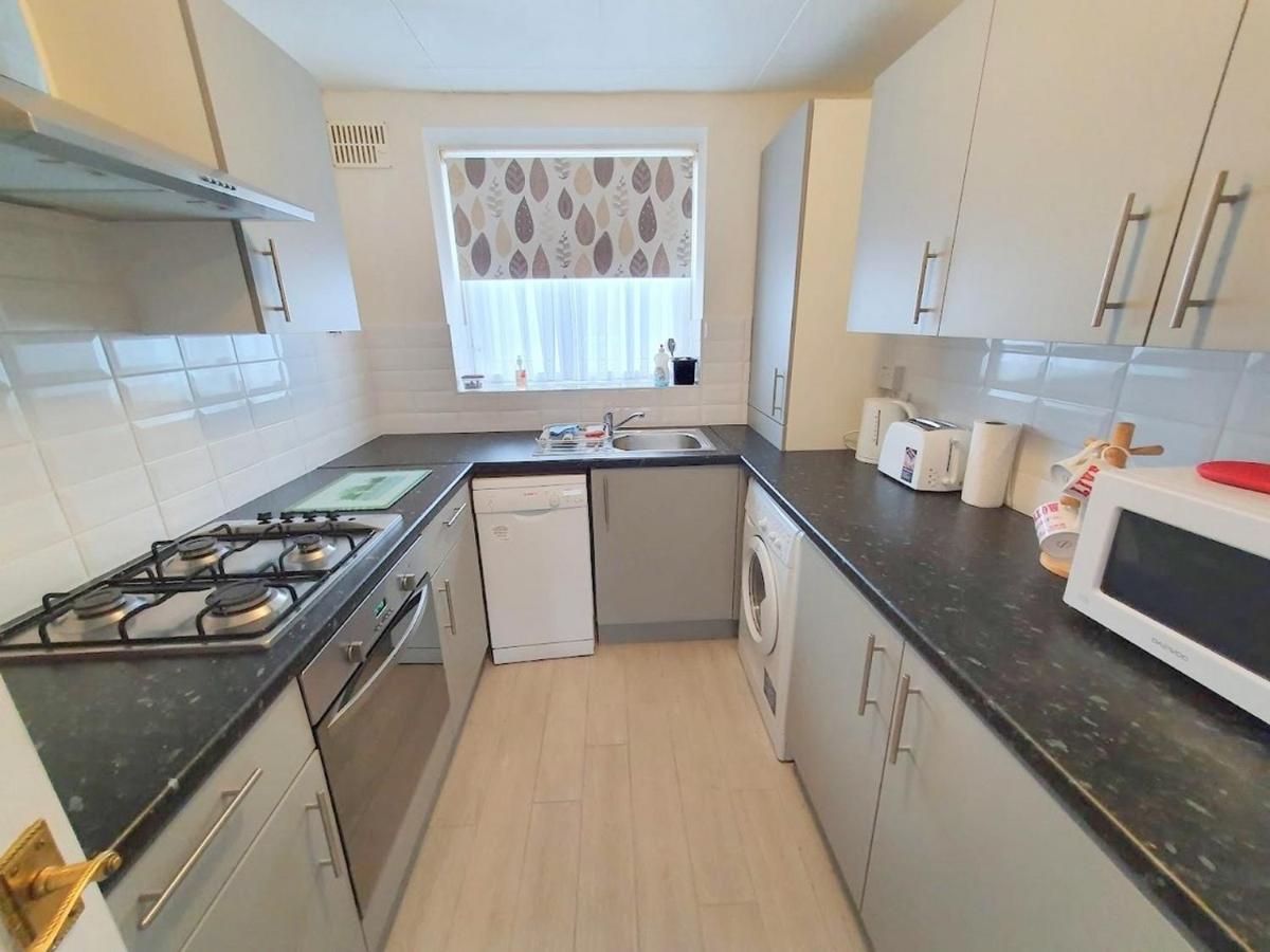 Wentworth Apartment With 2 Bedrooms, Superfast Wi-Fi And Parking Sittingbourne Dış mekan fotoğraf