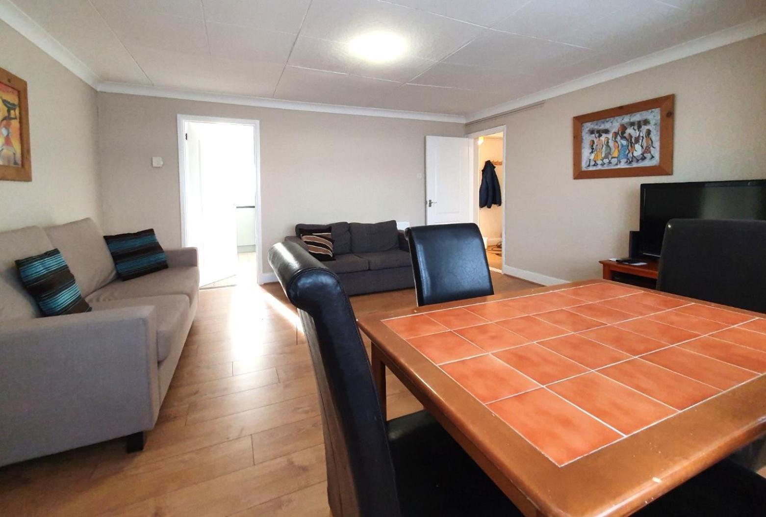 Wentworth Apartment With 2 Bedrooms, Superfast Wi-Fi And Parking Sittingbourne Dış mekan fotoğraf