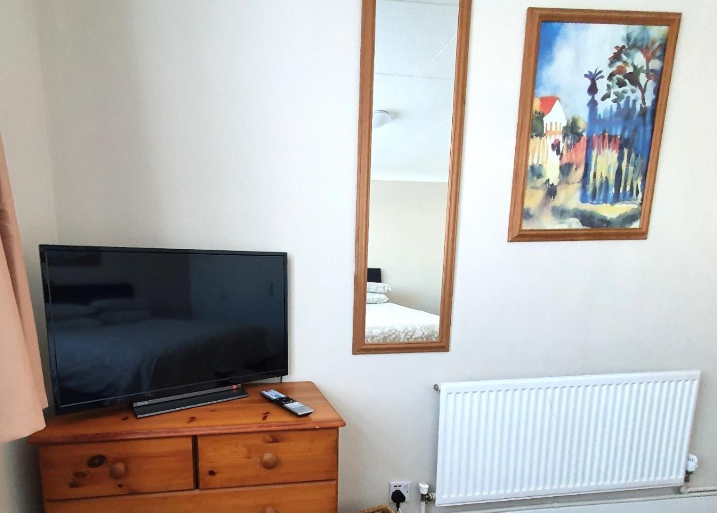 Wentworth Apartment With 2 Bedrooms, Superfast Wi-Fi And Parking Sittingbourne Dış mekan fotoğraf